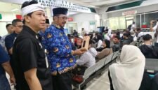 Bupati Sukabumi apresiasi kemudahan layanan STNK tanpa KTP lama di Samsat Cibadak. (fb/Pemerintah Kabupaten Sukabumi)