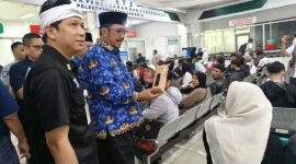 Bupati Sukabumi apresiasi kemudahan layanan STNK tanpa KTP lama di Samsat Cibadak. (fb/Pemerintah Kabupaten Sukabumi)