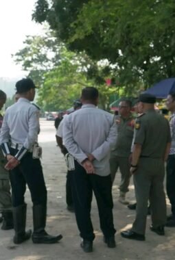 Gabungan Satpol PP dan Dishub Tertibkan Parkir Liar di Depan RSUD Palabuhanratu