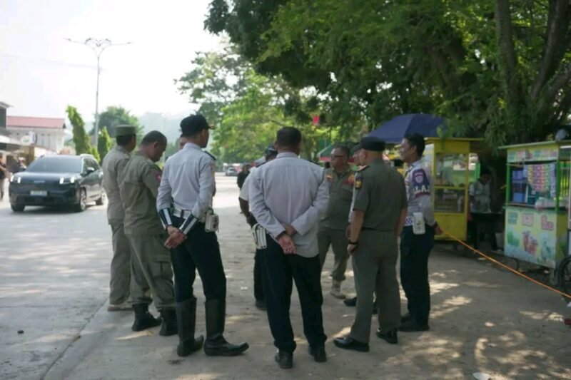 Satpol PP dan Dishub tertibkan parkir liar di depan RSUD Palabuhanratu. (fb/Pemerintah Kabupaten Sukabumi)