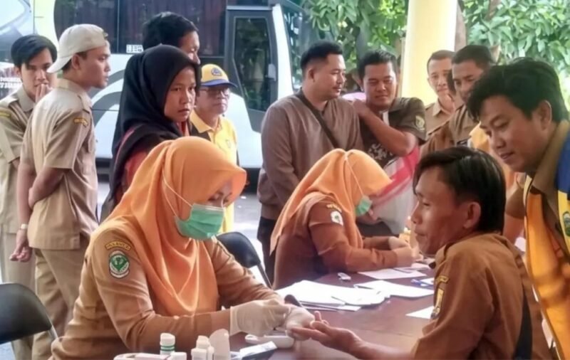 Disperkim Kabupaten Sukabumi menggelar cek kesehatan gratis bagi puluhan pegawai untuk deteksi dini penyakit tidak menular.