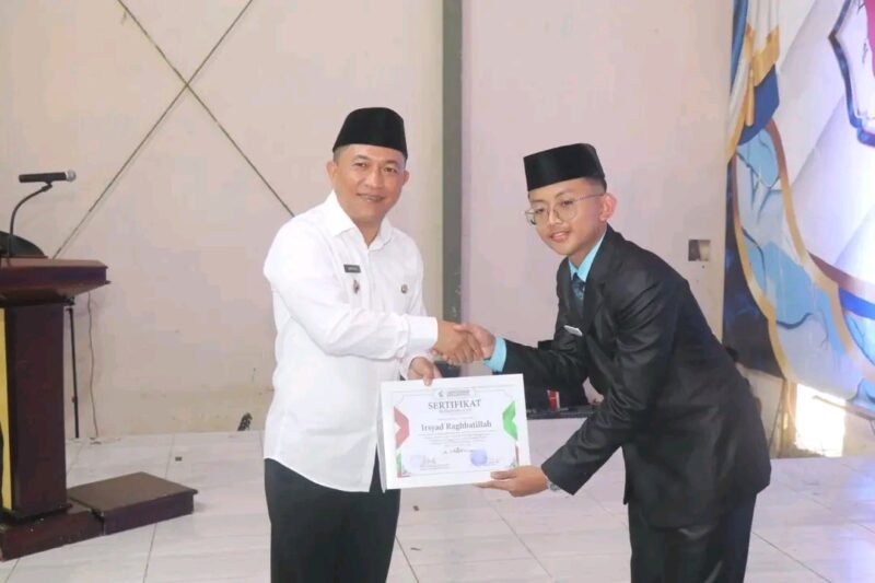 Wabup Sukabumi ajak santri Assalam Putra kuasai sains dan teknologi. (fn/Pemerintah Kabupaten Sukabumi)