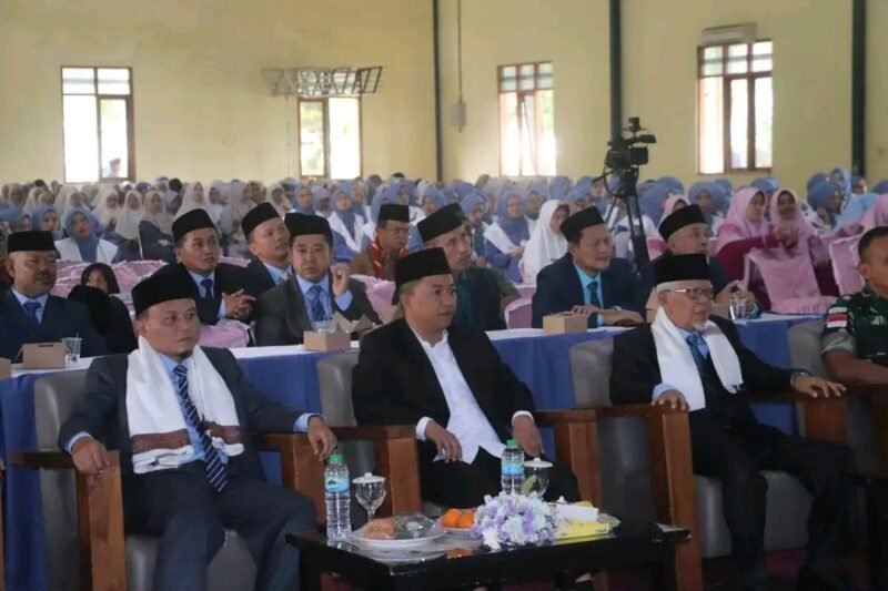 Wabup Sukabumi hadiri wisuda 132 santri Angkatan ke-26 Ponpes Assalam Putri. (fb/Pemerintah Kabupaten Sukabumi)