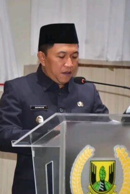 Paripurna DPRD, Pemkab Sukabumi Sampaikan Jawaban atas Pandangan Umum Fraksi terkait Raperda APBD 2025