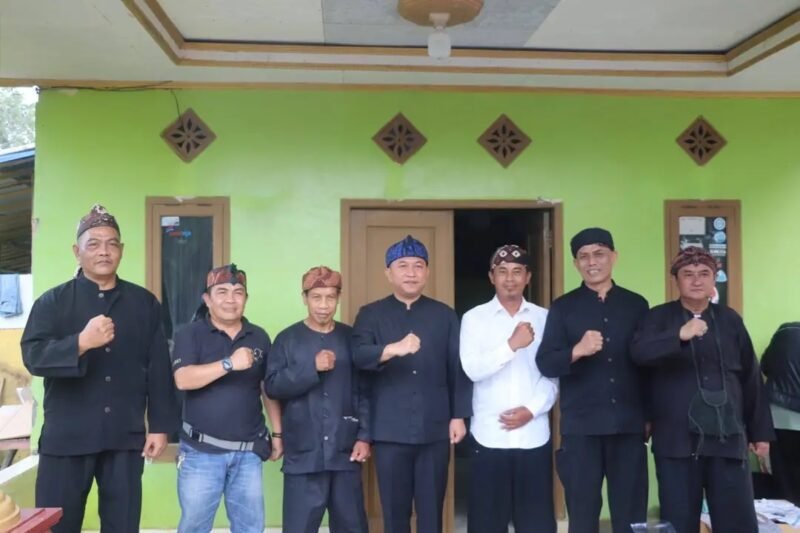 Wabup Sukabumi hadiri Seren Taun ke-199 Kasepuhan Girijaya sebagai bentuk dukungan pelestarian budaya adat. (fb/Pemerintah Kabupaten Sukabumi)
