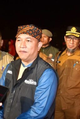 Pemkab Sukabumi Pastikan Pemulihan Penyintas Kebakaran Kampung Adat Ciptamulya Dipercepat
