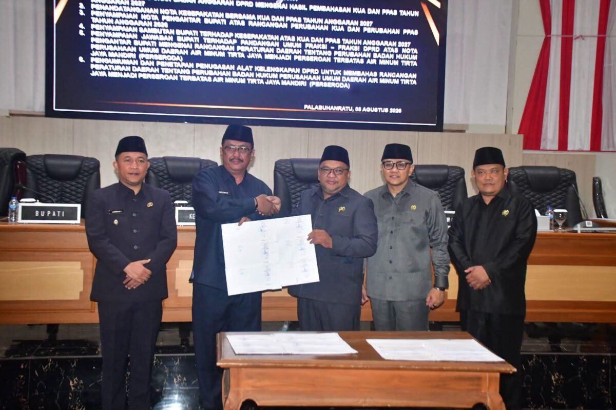 Bupati Sukabumi menyampaikan tiga agenda strategis dalam Rapat Paripurna DPRD, mulai dari perubahan APBD 2026 hingga transformasi Perumda menjadi Perseroda. (Fb/Pemerintah Kabupaten Kabupaten)