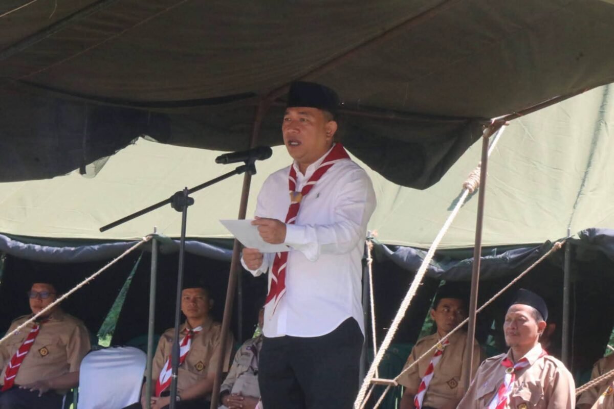 Wabup Sukabumi menegaskan Pramuka berperan penting dalam membentuk generasi muda yang tangguh dan berkarakter. (fb/Pemerintah Kabupaten Sukabumi)
