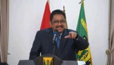 Ratusan anak dari 30 kecamatan mengikuti khitan massal HJKS di Pendopo Sukabumi. (fb/Pemerintah Kabupaten Sukabumi)