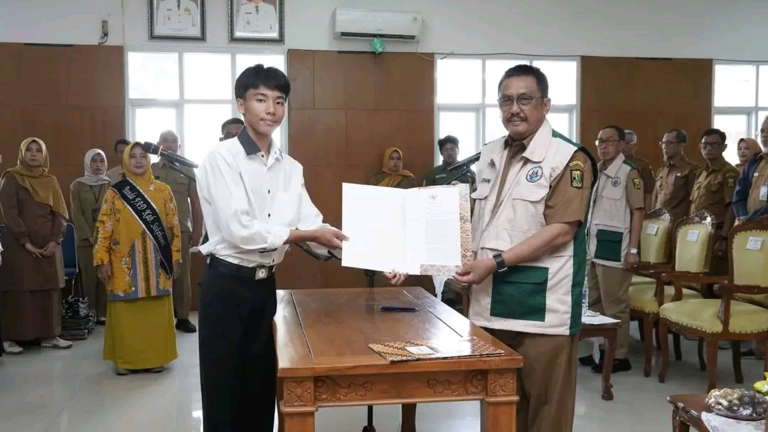 Bupati Sukabumi lantik Forum Anak Daerah dan ajak generasi muda menjadi pelopor kegiatan positif.(fb/Pemerintah Kabupaten Sukabumi)