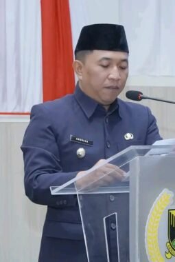 Rapat Paripurna DPRD Sukabumi, Wakil Bupati Bacakan Jawaban atas Pandangan Umum Fraksi