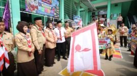 Wabup Andres lepas defile 280 peserta Pesta Siaga Kecamatan Cidahu 2026. (Fb/Pemerintah Kabupaten Sukabumi)