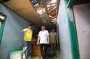 Wabup Andreas pantau dampak cuaca ekstrem di Cicurug. (Fb/Pemerintah Kabupaten Sukabumi)