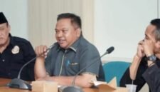 Budi Azhar Mutawali mendesak Dedi Mulyadi segera menerbitkan juklak layanan rumah sakit bagi warga tanpa BPJS Kesehatan atau peserta nonaktif.