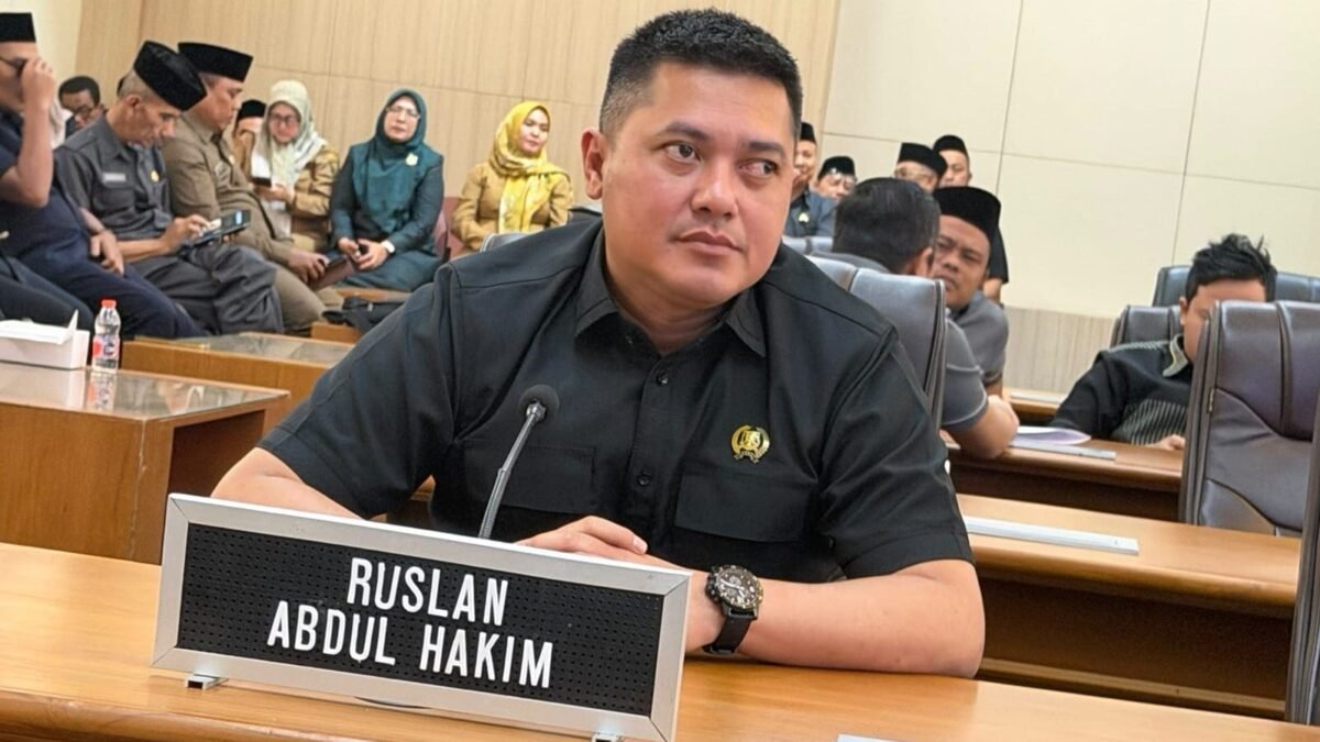 Gerindra menyoroti penurunan target PAD Kabupaten Sukabumi 2027 sebesar Rp6,36 miliar. Digitalisasi pajak dan optimalisasi aset menjadi sorotan.