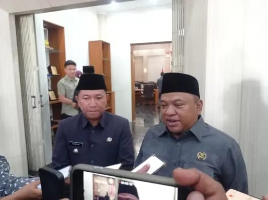 DPRD Kabupaten Sukabumi membahas perubahan SOTK dengan fokus pada efisiensi anggaran, penataan aparatur, dan peningkatan pelayanan publik.