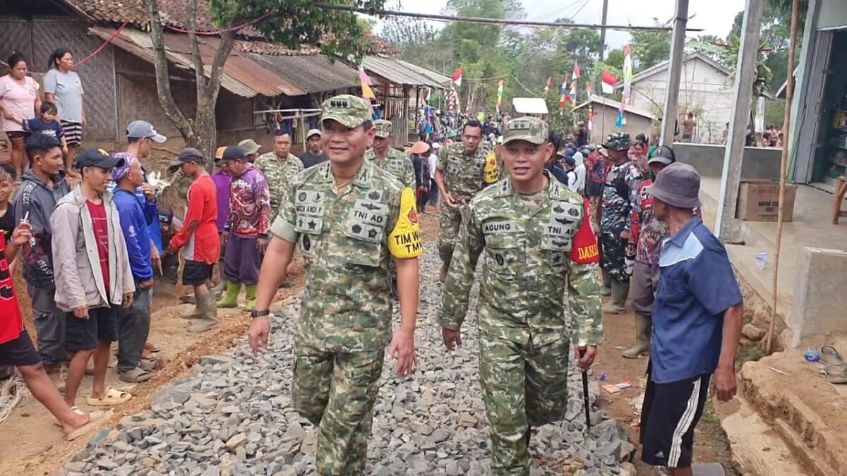 TMMD ke-130 di Desa Mekarjaya, Sukabumi, mencatat progres fisik 85 persen. Tim Wasev Itjenad meninjau langsung sejumlah sasaran pembangunan.