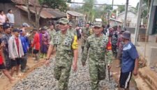 TMMD ke-130 di Desa Mekarjaya, Sukabumi, mencatat progres fisik 85 persen. Tim Wasev Itjenad meninjau langsung sejumlah sasaran pembangunan.