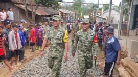 TMMD ke-130 di Desa Mekarjaya, Sukabumi, mencatat progres fisik 85 persen. Tim Wasev Itjenad meninjau langsung sejumlah sasaran pembangunan.